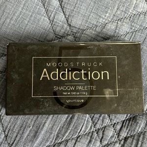 Younique Moodstruck Addiction shadow palette